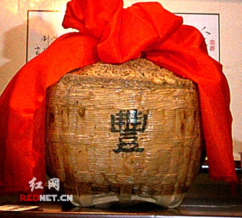 湖南工艺美术大师胡武强的作品《丰收箩》。