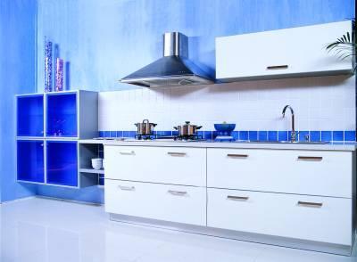 海洋风格并不需要过多渲染,一抹色彩和一些点缀就能让厨房里的燥热迅速降温。供图/百滋