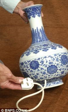 价值300万乾隆年间花瓶被英国家庭改成台灯(图)