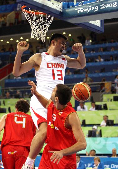 姚明扔毛巾砸墙发泄郁闷:这次的遗憾不止一点点