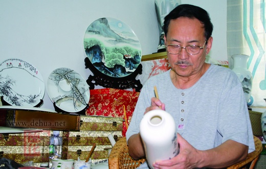 黄聪敏:特立独行的瓷画艺术家