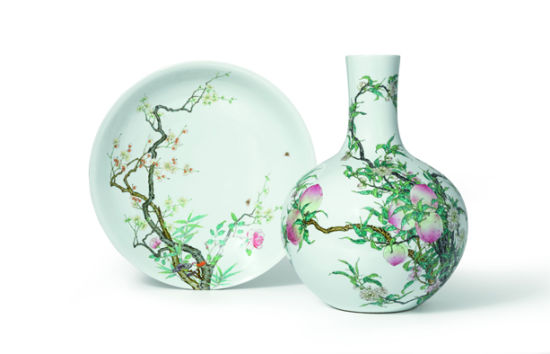 清乾隆“粉彩九桃天球瓶”(估价8000万~1亿港元)