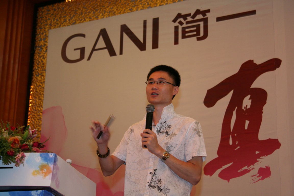 简一陶瓷全国设计总顾问李志豪致辞 简一陶瓷全国设计总顾问李志豪致辞