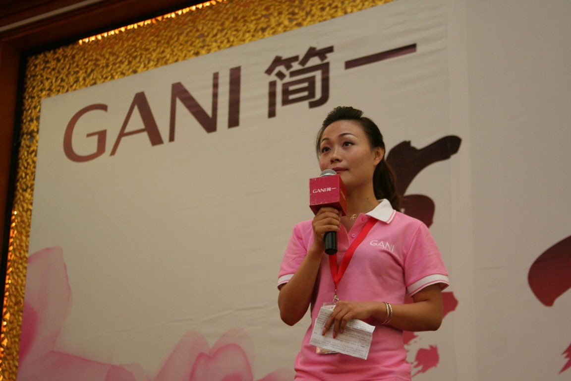 简一陶瓷市场总监柯丽敏致辞 简一陶瓷市场总监柯丽敏致辞