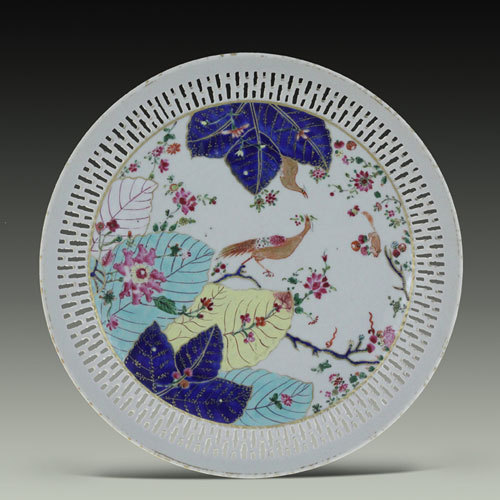 四周有孔的色拉盘 四周有孔的色拉盘