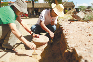 定安明代县衙遗址考古发掘现场。