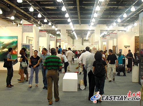 2011上海艺博会预展人流如潮