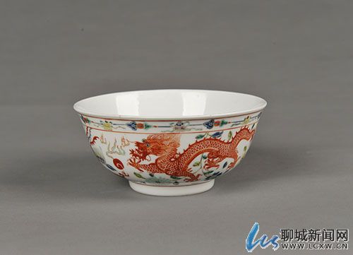 清代粉彩龙凤纹碗.jpg