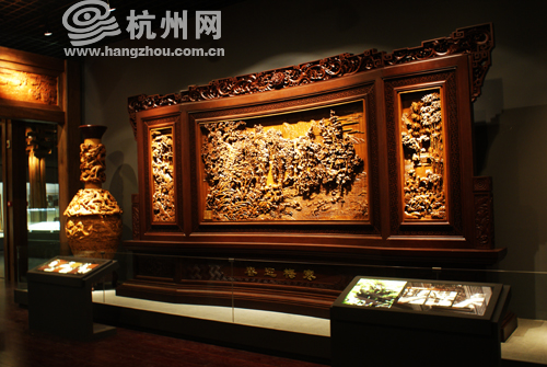 ��÷ӭ������ľ����