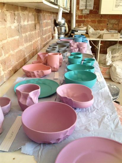 美女学生利用3D打印技术制作精美陶瓷器