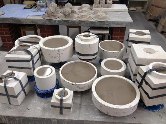 美女学生利用3D打印技术制作精美陶瓷器