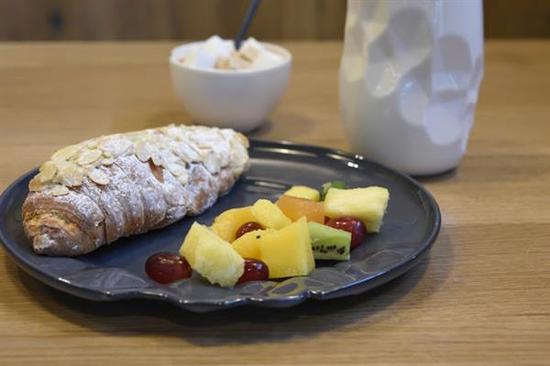 美女学生利用3D打印技术制作精美陶瓷器