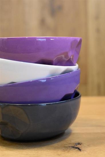 美女学生利用3D打印技术制作精美陶瓷器