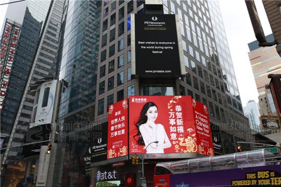 国民女神Angelababy携手冠珠陶瓷亮相纽约时代广场,向全世界人民拜年