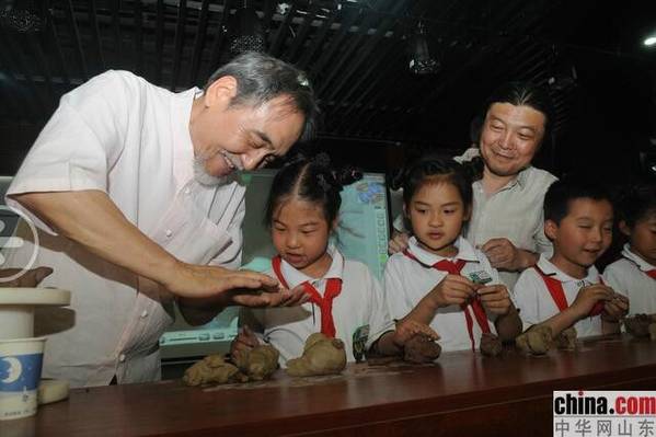 �к������մ����������ʹ���ʵ��Сѧ