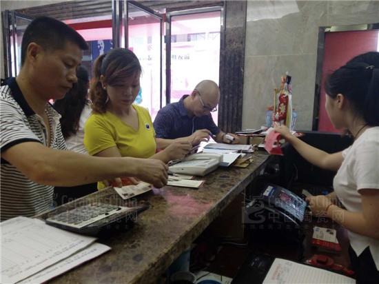 参加团购业主下定购砖